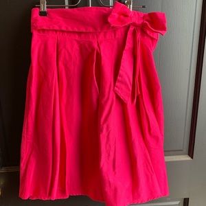 Pink pleated skirt with bow